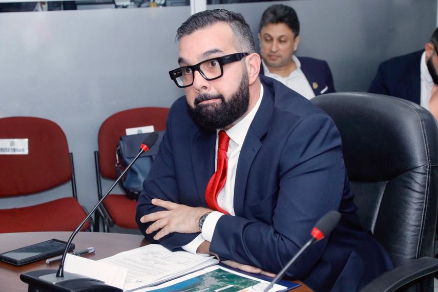 Antonio Manuel (tercero) González, secretario ejecutivo de Conades. Antonio Manuel (tercero) González, secretario ejecutivo de Conades.