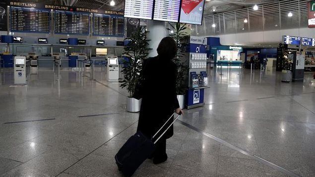 El transporte aéreo siguió sufriendo interrupciones por mal tiempo y la variante ómicron en Estados Unidos.