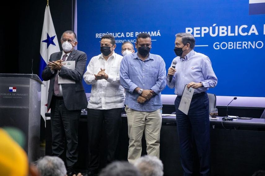 El presidente de la República Laurentino Cortizo se reunió con productores del país.