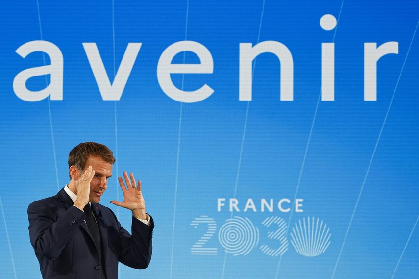 El presidente Emmanuel Macron debe a partir de este lunes buscar aliados para sacar adelante su programa reformista y liberal, después de que su alianza de centro perdiera la mayoría absoluta en Francia.