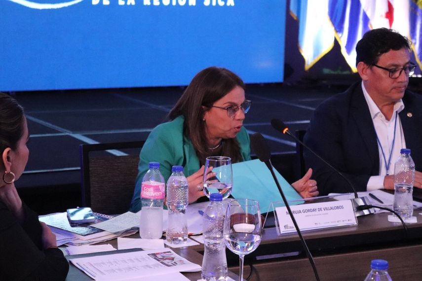 En el Consejo de Ministros de Educación y Cultura de la Coordinación Educativa y Cultural (CECC) se congregó en la XLVII Reunión Ordinaria, en República Dominicana, donde la ministra de Educación (MEDUCA), Maruja Gorday de Villalobos, dijo que “es inminente y preponderante que nos comprometamos a priorizar la recuperación educativa de las actuales generaciones”.