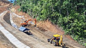 Construcción de carretera Panamericana de Yaviza a Pinogana con avance de 57.7%