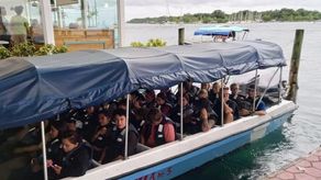 Un total de 2,158 viajeros zarparon en 321 embarcaciones desde los principales puertos del país durante el 1 de noviembre de 2025, según cifras de la Autoridad Marítima de Panamá (AMP), en el marco del operativo nacional de seguridad marítima por las fiestas patrias.