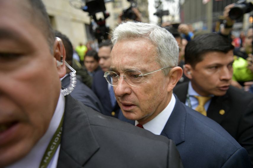 Expresidente colombiano Álvaro Uribe pagará 12 años de prisión domiciliaria