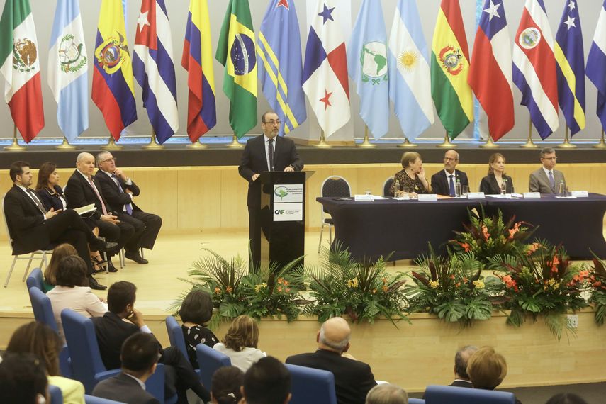 Parlamentarios latinoamericanos dialogaron en Panamá sobre desarrollo, economía y ambiente