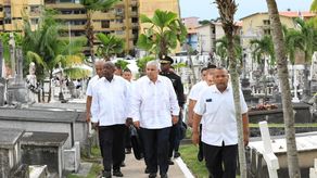El presidente de la República, José Raúl Mulino, encabezó este domingo 2 de enero, los actos protocolares del Día de los Difuntos en el Cementerio de Amador.