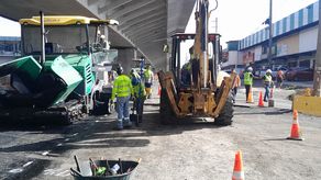 MOP: Carretera bajo el viaducto del Corredor de Las Playas con 60% de avance
