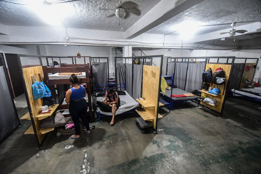 No somos animales: migrantes rechazan encierro en albergues de Panamá y Costa Rica