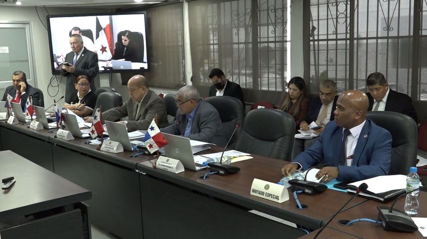 La Comisión de Presupuesto se reunió para evaluar traslados de partidas.