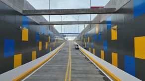 El Intercambiador a Desnivel en la Circunvalación de Chitré, obra que presenta un 95 % de avance físico y cuya inauguración está programada para el 8 de enero de 2026.