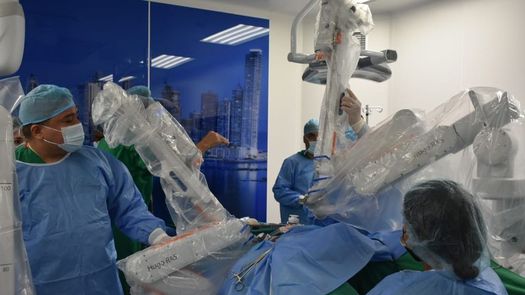 Panamá podría convertirse en hub de especialización en cirugía robótica