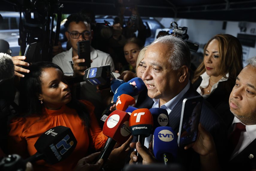 Panamá y Nicaragua están en comunicación sobre salida de asilado Martinelli