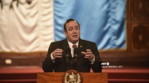 Presidente y vicepresidente de Guatemala se amistan y piden diálogo ante crisis