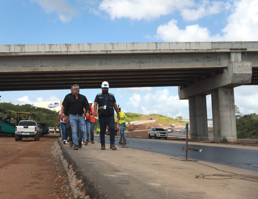 Sabonge inspecciona avance de proyectos en Panamá Oeste