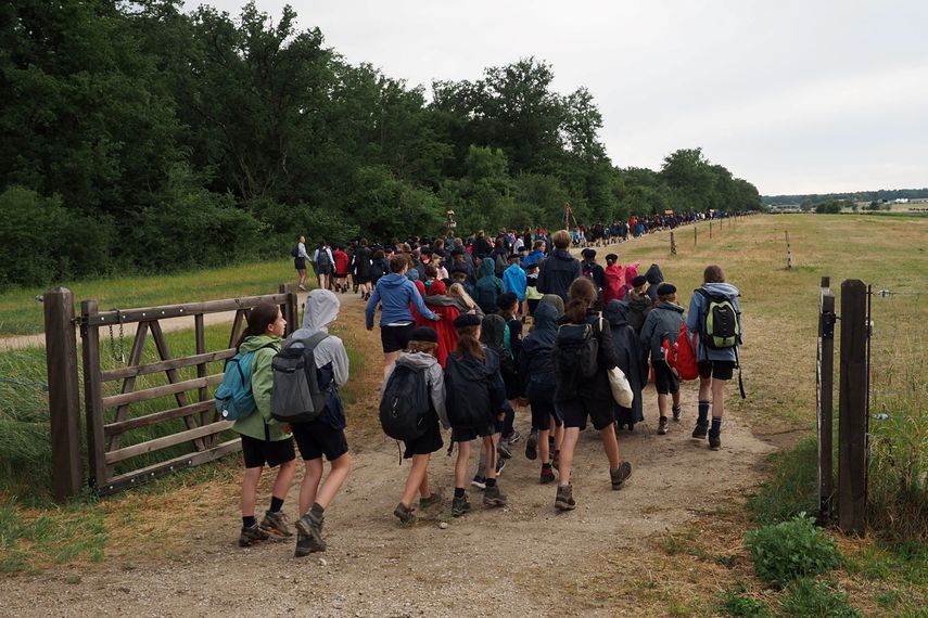 Violentas tormentas que azotaron el sábado gran parte de Francia dejaron un muerto, quince heridos y 15.000 hogares sin electricidad.