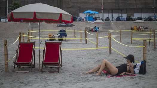 Perú cierra playas en fiestas del año nuevo para evitar contagios de covid-19