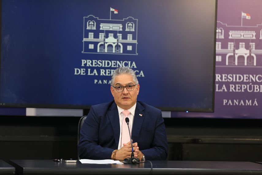 El ministro de la Presidencia, Juan Carlos Orillac, dio a conocer la decisión del Gabinete. El ministro de la Presidencia, Juan Carlos Orillac, dio a conocer la decisión del Gabinete.