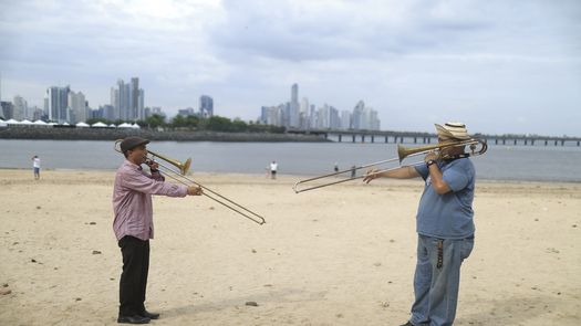 Rinden en Panamá homenaje póstumo a Willie Colón con un multitudinario tributo de trombones Rinden en Panamá homenaje póstumo a Willie Colón con un multitudinario tributo de trombones