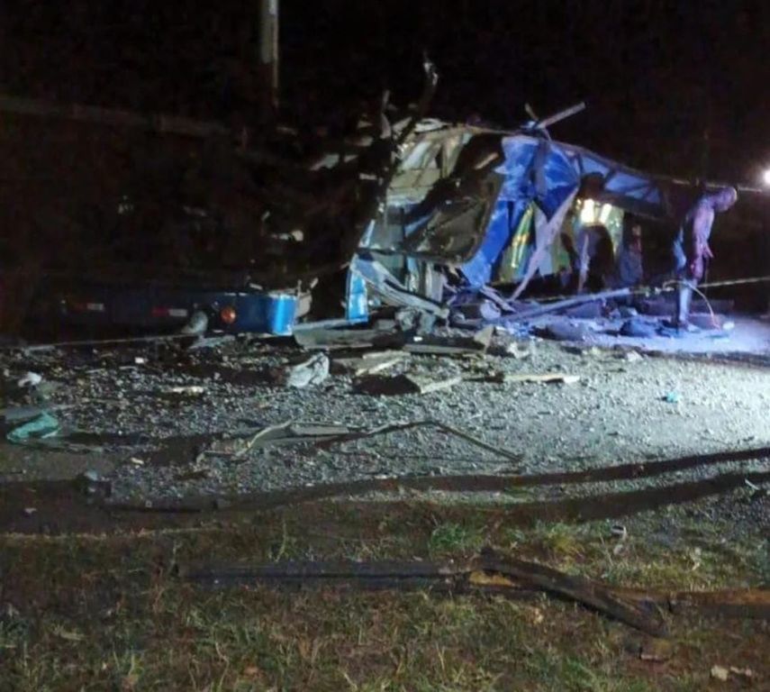 Autobús con migrantes cae por precipicio en Gualaca