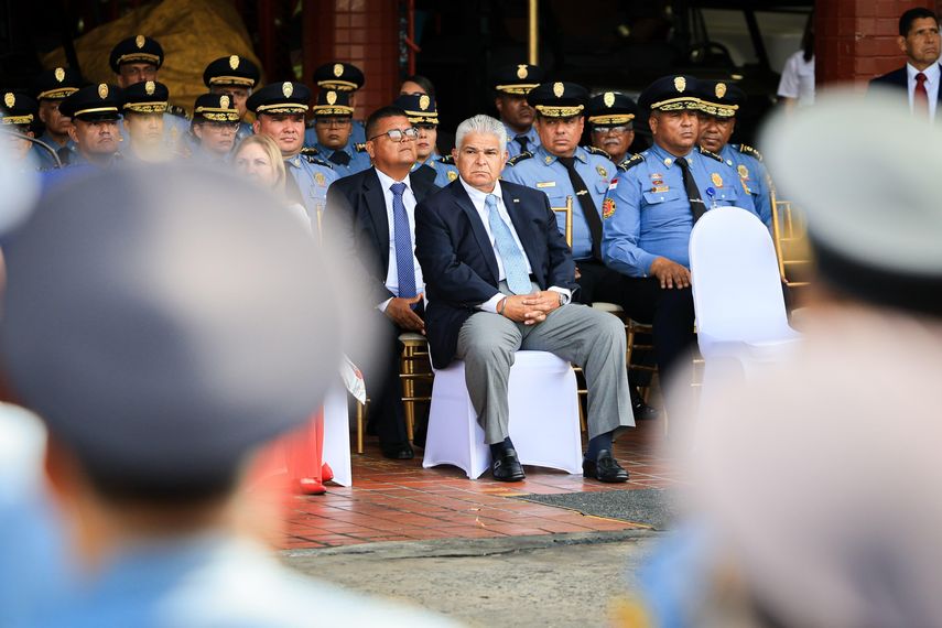 Mulino se reúne con bomberos y promete fortalecer la institución