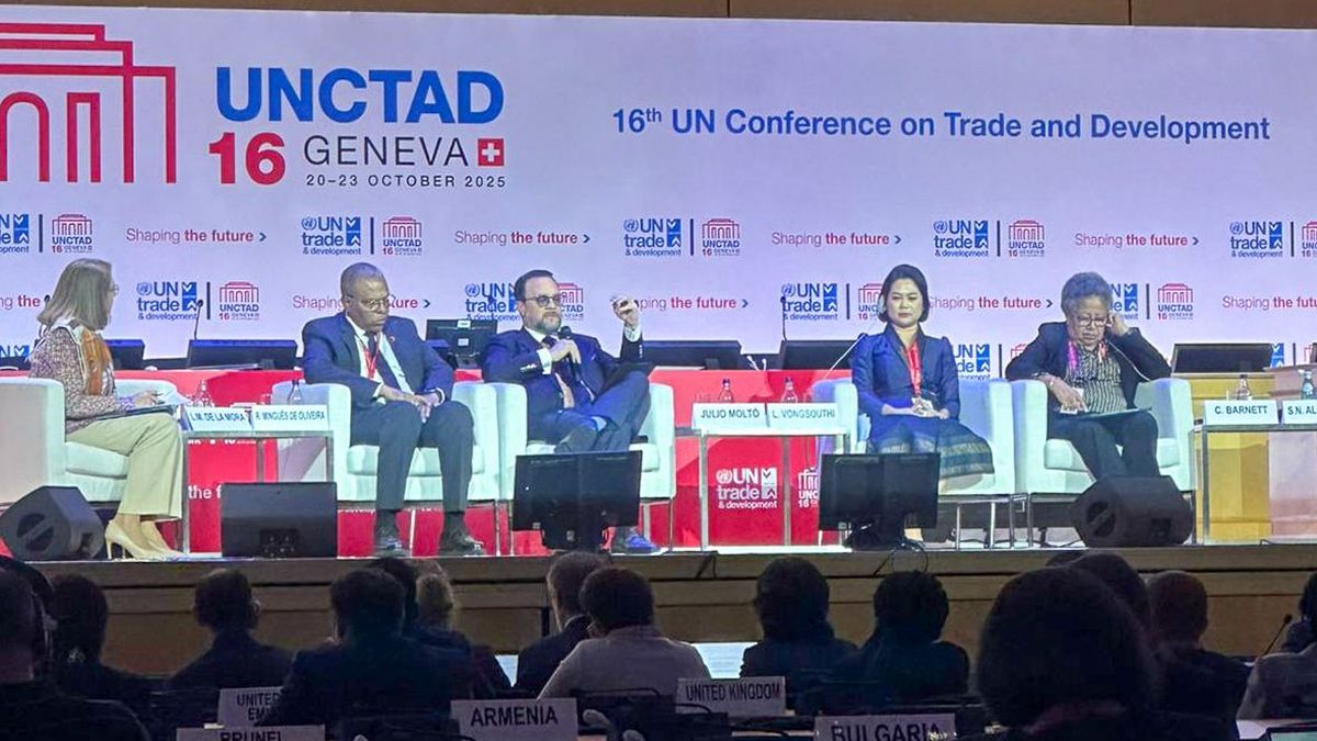 Panamá se reafirma en Ginebra como plataforma regional de servicios Panamá se reafirma en Ginebra como plataforma regional de servicios