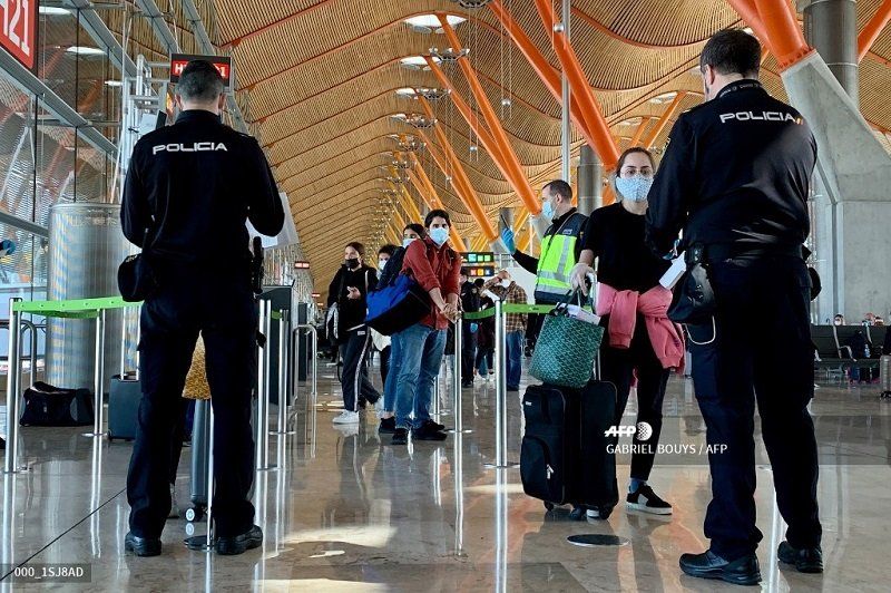 La UE sugiere mayores controles a viajeros ante retraso con las vacunas