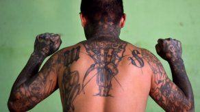 Exministro salvadoreño niega haber negociado votos con pandillas