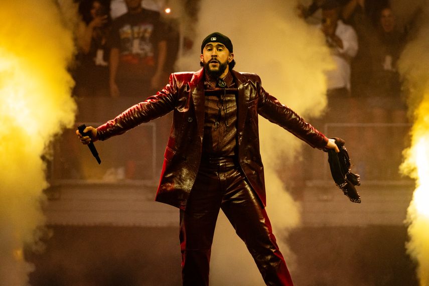 El artista puertorriqueño Bad Bunny fue escogido por la revista especializada en música Billboard como el máximo artista latino del siglo XXI, según publicó el medio este martes en su página web. El artista puertorriqueño Bad Bunny fue escogido por la revista especializada en música Billboard como el máximo artista latino del siglo XXI, según publicó el medio este martes en su página web.