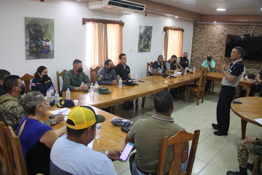 Las autoridades de Panamá y Costa Rica sostuvieron un acercamiento para analizar estrategias que permitan reforzar tanto en territorio panameño y costarricense para frenar los hechos delictivos y evitar un paro de transportistas en Paso Canoas.