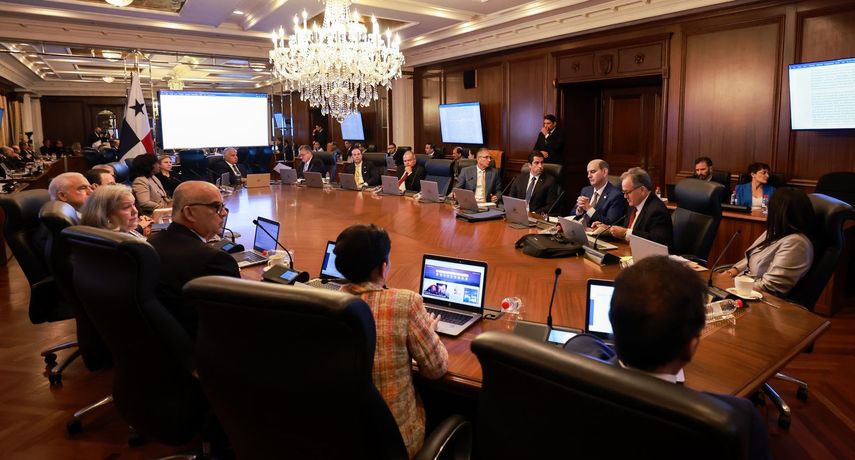 El Consejo de Gabinete dio luz verde este martes a la Resolución N.° 78-24 del 20 de agosto de 2024, mediante la cual se declara de interés público el proyecto de teleférico que se desarrollará en los distritos de Panamá y San Miguelito. El Consejo de Gabinete dio luz verde este martes a la Resolución N.° 78-24 del 20 de agosto de 2024, mediante la cual se declara de interés público el proyecto de teleférico que se desarrollará en los distritos de Panamá y San Miguelito.
