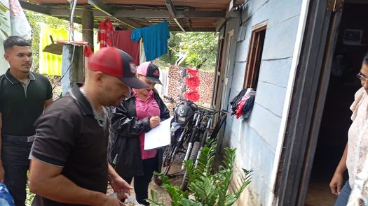 El Ministerio de Desarrollo Social (MIDES) en la provincia de Los Santos trasladó ayuda humanitaria a las familias afectadas por las inundaciones registradas en el distrito de Tonosí. El Ministerio de Desarrollo Social (MIDES) en la provincia de Los Santos trasladó ayuda humanitaria a las familias afectadas por las inundaciones registradas en el distrito de Tonosí.