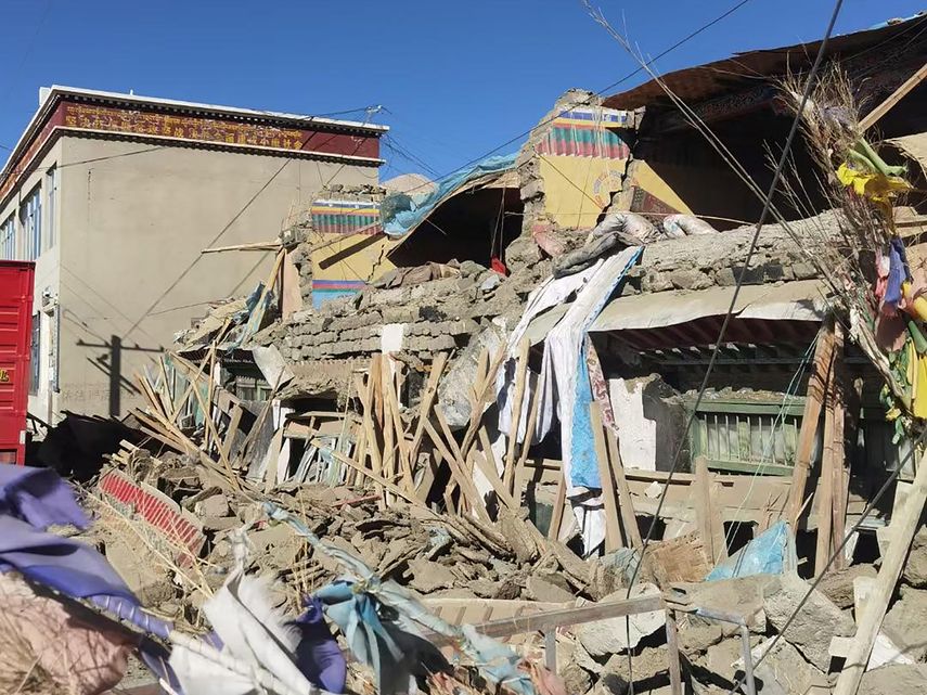 Más de 100 muertos por un fuerte terremoto en el Tíbet de China