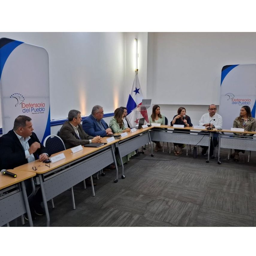 Las defensor&iacute;as del pueblo de Panam&aacute; y Colombia acordaron robustecer la cooperaci&oacute;n, protecci&oacute;n y defensa de los derechos humanos de los migrantes irregulares, as&iacute; como de las comunidades por las que transitan y acogen, inform&oacute; este lunes el organismo humanitario paname&ntilde;o.