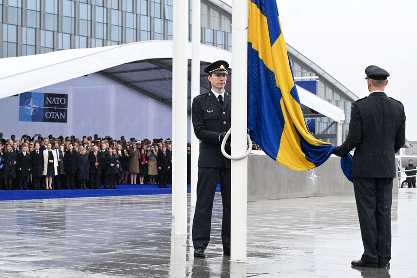 La OTAN formaliza adhesión de Suecia, con izado de la bandera en la sede
