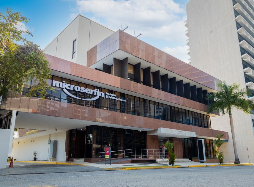 Microserfin es reconocida como Mejor Institución de Microfinanzas en Panamá