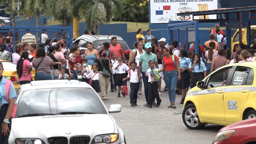 Estudiantes piden un año escolar sin interrupciones