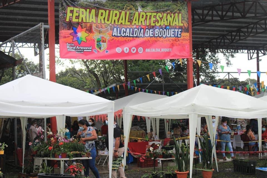 La V feria Rural Artesanal de Boquete se realizó la comunidad de Palmira Centro con la presencia de más de 30 artesanos en miras a la reactivación económica.