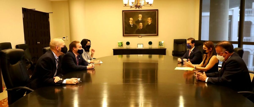 Panamá aboga por el diálogo para proteger la producción local 