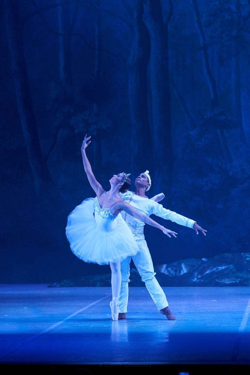 El Ballet Nacional de Panamá, en coproducción con el Patronato del Teatro Nacional, invitan al público a disfrutar de una de las obras más apasionantes del repertorio internacional: “Carmen”, en la emblemática versión coreográfica de Alberto Alonso. El Ballet Nacional de Panamá, en coproducción con el Patronato del Teatro Nacional, invitan al público a disfrutar de una de las obras más apasionantes del repertorio internacional: “Carmen”, en la emblemática versión coreográfica de Alberto Alonso.