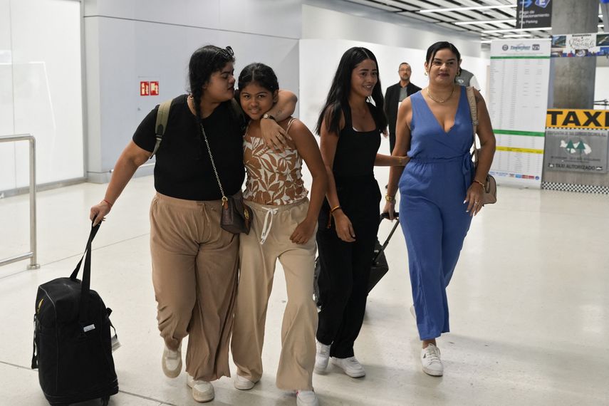 Llegan a Panamá tres mujeres de 10 detenidos en Cuba en febrero