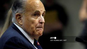 Trump anuncia que su abogado Rudy Giuliani dio positivo por covid-19