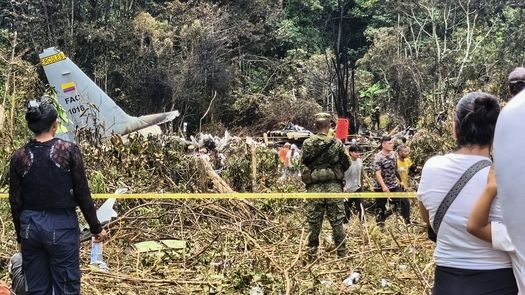 Al menos 68 militares y policías murieron en uno de los accidentes aéreos más letales de la historia reciente de Colombia, según un nuevo balance el martes del siniestro atribuido por el gobierno a una aeronave chatarra donada por Estados Unidos. Al menos 68 militares y policías murieron en uno de los accidentes aéreos más letales de la historia reciente de Colombia, según un nuevo balance el martes del siniestro atribuido por el gobierno a una aeronave chatarra donada por Estados Unidos.
