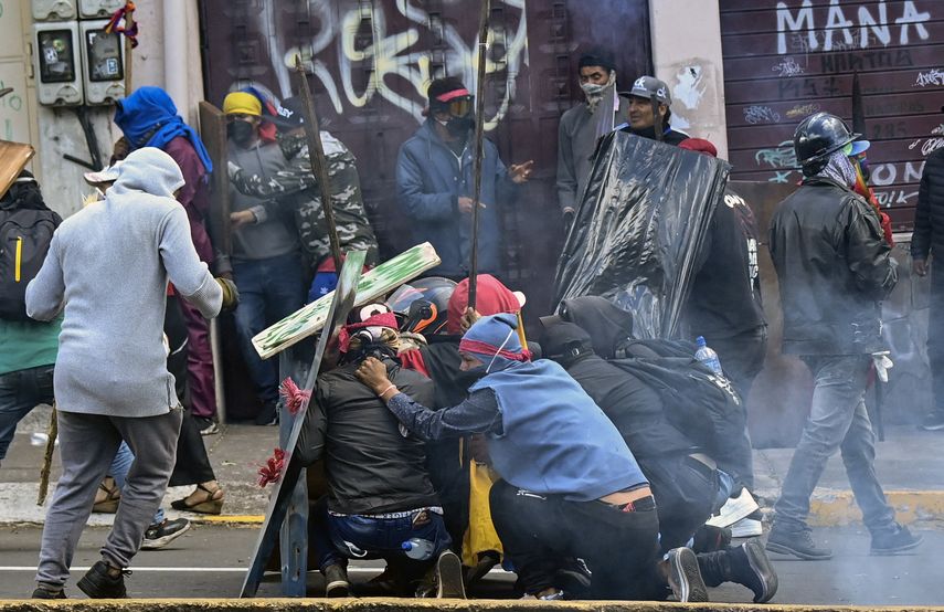 Ecuador: Indígenas intentaron entrar al Congreso