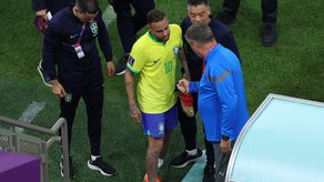 Neymar estará bajo observación por esguince en el tobillo derecho
