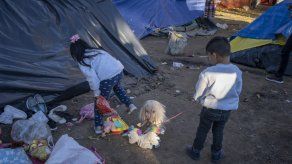 Corte de EE.UU. ordena liberar a niños migrantes debido al coronavirus