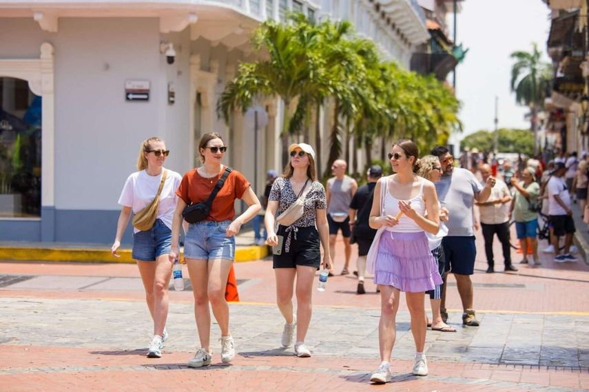 La Alcaldía de Panamá invitó a los ciudadanos a disfrutar de la experiencia de recorrer el ‘Casco Peatonal’, con una variada oferta recreativa que incluirá las principales vías de San Felipe este domingo 27 de abril desde las 8:00 a.m. a las 9:00 p.m. La Alcaldía de Panamá invitó a los ciudadanos a disfrutar de la experiencia de recorrer el ‘Casco Peatonal’, con una variada oferta recreativa que incluirá las principales vías de San Felipe este domingo 27 de abril desde las 8:00 a.m. a las 9:00 p.m.