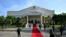 Una casona de columnas blancas con aires de Casa Blanca a pequeña escala sobresale dentro de una guarnición militar en Barranquilla. Es la nueva sede presidencial de Colombia, un símbolo del derechista Abelardo de la Espriella que sus críticos cuestionan como una costosa puesta en escena. Una casona de columnas blancas con aires de Casa Blanca a pequeña escala sobresale dentro de una guarnición militar en Barranquilla. Es la nueva sede presidencial de Colombia, un símbolo del derechista Abelardo de la Espriella que sus críticos cuestionan como una costosa puesta en escena.