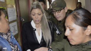 Expareja de Morales presenta el certificado de nacimiento del hijo de ambos