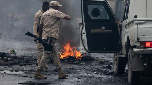 El presidente de El Salvador, Nayib Bukele, afirmó este jueves que la operación en Haití para rescatar a militares salvadoreños, desaparecidos tras una emboscada en la periferia de Puerto Príncipe, no es una invasión, porque no tiene interés de dominar al pueblo haitiano.&nbsp;