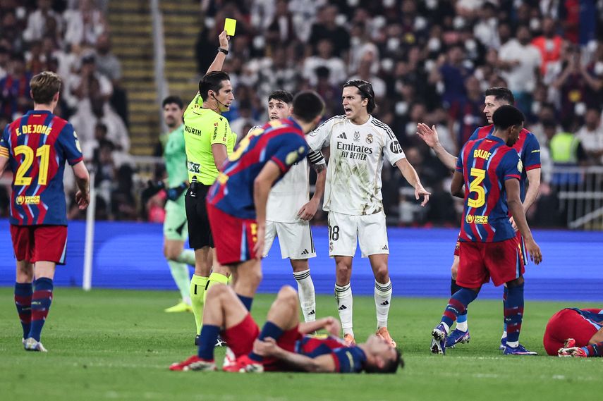 Tras la derrota del 3-2 del Real Madrid en la final de la Supercopa de España frente al Barcelona, despiden al entrenador Xavi Alonso. EFE Tras la derrota del 3-2 del Real Madrid en la final de la Supercopa de España frente al Barcelona, despiden al entrenador Xavi Alonso. EFE